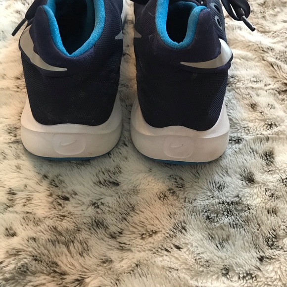 Nike women’s basketball shoes. Size 10.5. - Picture 2 of 3